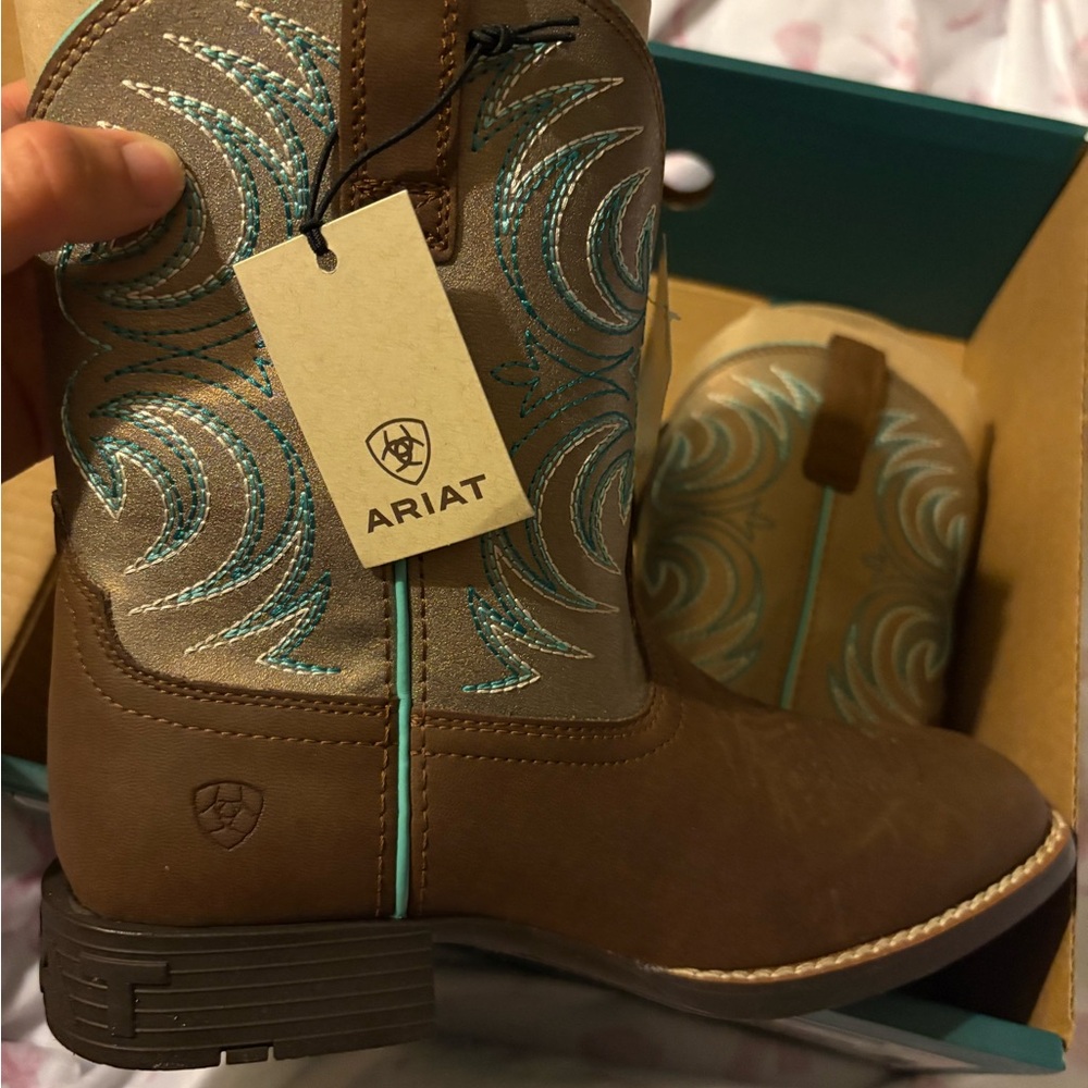 Ariat boots - Picture 3 of 6